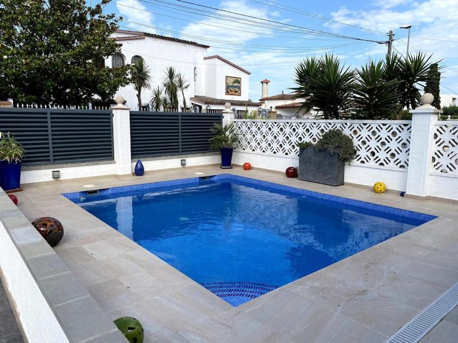 Jolie Maison Avec Sa Piscine Privee Wifi Empuriabrava Exterior foto